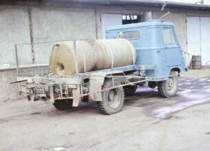 LKW Robur 1800 mit aufgebauter Pflanzenschutzmaschine