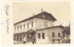 Der beschädigte Bahnhof von Zydazow
