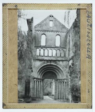 Paulinzella, Kloster Paulinzella : Vorhalle u. W-Fassade der Kirche