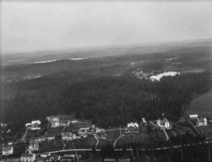 Landschaftsblick : Blick in eine Landschaft mit einem Dorf im Vordergrund. Möglicherweise zwischen Süddeutschland und Norditalien