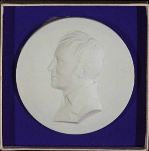 Weiße Porzellanmedaille Alexander von Humboldt