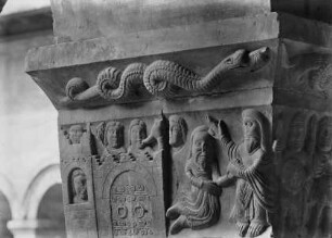 Südflügel — Kapitell Relief
