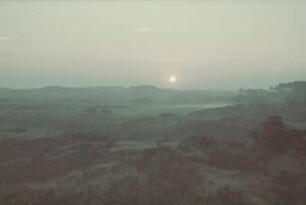 Reisefotos. Bergige Landschaft bei Sonnenuntergang