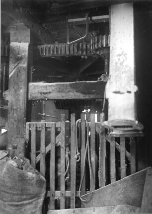 Leipzig-Rückmarsdorf. Mühle. Inneres. Teilansicht mit Mühlradantrieb