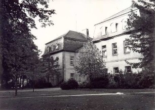 Blick vom Schlossplatz auf die Stadthalle. Detmold. Schlossplatz