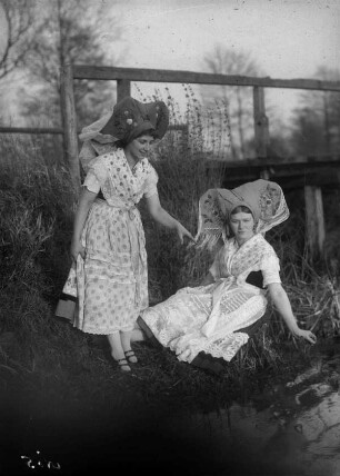 Frauen in Tracht