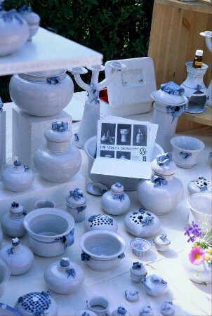 Bürgeler Töpfermarkt: Ausstellungs- und Verkaufsstand von Ulli Wittich-Großkurth, Jena