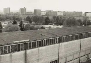 Dresden-Altstadt, Lingnerplatz 1. Deutsches Hygiene-Museum (1928-1930, W. Kreis), Südflügel. Blick aus einem Arbeitszimmer im Ostflügel gegen die Bebauung in der St. Petersburger und Prager Straße