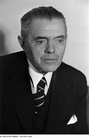 Porträtaufnahmen des Politikers Ottomar Geschke, 1945-1946 Stadtrat für Sozialwesen