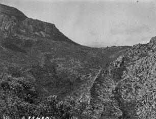 Gebirgstal : Blick in ein Gebirgstal