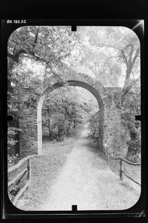 Wörlitz (Oranienbaum-Wörlitz). Georgium. Ruinenbrücke