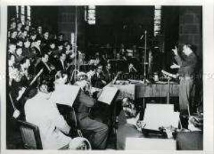 Thomanerchor und Gewandhausorchester proben für eine Aufnahme