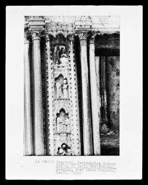 Reliefs am 2. östlichen Freipfeiler, Ostseite
