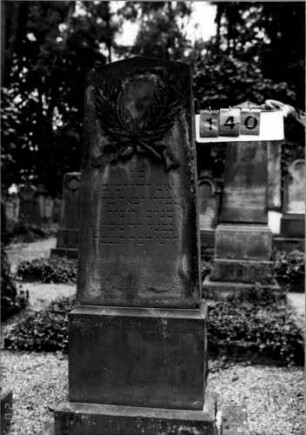 Grabstein 140
