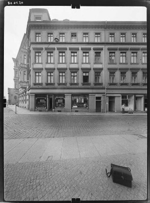 Meißen-Altstadt, Willy-Anker-Straße (Elbstraße) 25. Wohnhaus mit Laden (E. 19. Jh.). Straßenfront