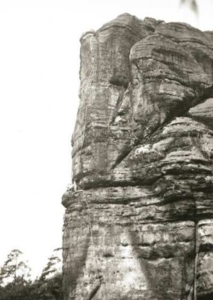 Sächsische Schweiz. Schmilkaer Felsrevier. Rauschenstein. Seilschaft Karlheinz Gonda, Gerhard Junghans u. Günter Walpert bei der Erstbegehung (des Günther-Sturm-Gedächtnisweges, der Südwestkante) der Gonda-Kante. 4.7.1948 (VIIIa)
