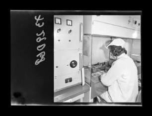 Montage der Epitaxie-Planar-Diode, Bild 1, Foto 1973