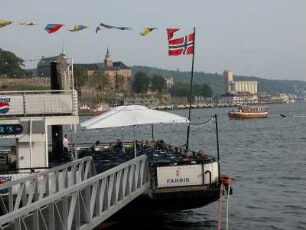 Oslo - Restaurant am Wasser : Restaurant am Stadthafen. Aufgenommen in Oslo im September 2004