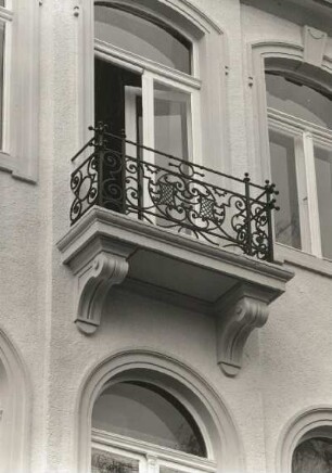 Dresden-Neustadt, Louis-Braille-Straße 3 / Ecke Arndtstraße. Wohnhaus. Balkon (2. Obergeschoß)