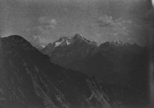 Gebirgszug : Ein Gebirgszug im Tian Shan Hochgebirge