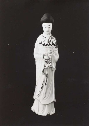 Dame mit Vogelgestell