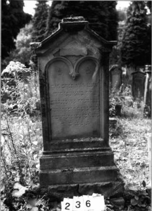 Grabstein 236 (Index: 100095839) Maße HxBxT: 152x62x24 cm: Grabstein 236