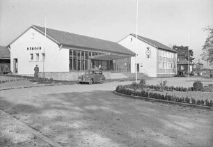 Mengen Emfangsgebäude Bahnhofsvorplatz Opel Olympia