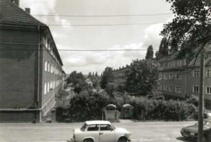 Dresden-Reick, Dohnaer Platz. Blick über den Hof der Wohnhäuser, Tornaer Straße und Dohnaer Platz
