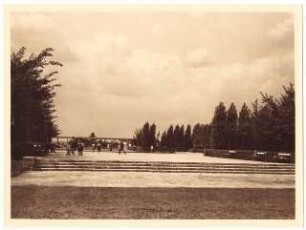 Stadtpark, Hindenburg: Laubengang und Treppenstufen