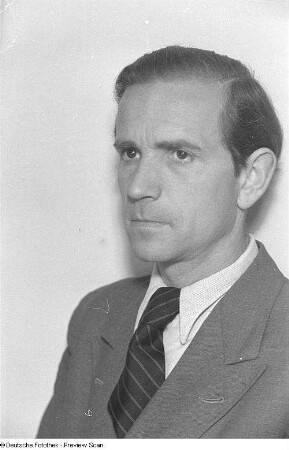 Porträtaufnahmen des Schauspielers Peter Elsholtz