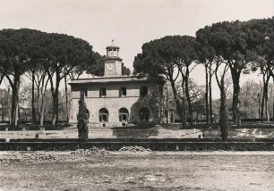 Rom. Italien. Pavillon im Park der Villa Borghese.