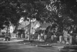 Europäer-Bungalows : Blick in ein Villenviertel im Kolonialstil