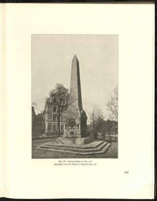 Abb. 158. Kriegerdenkmal in Ulm a. D. Ausgeführt von der Firma E. Schwenk, Ulm a. D.