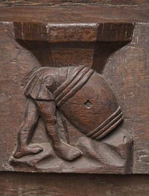 Südliches Chorgestühl — Männliche Figur in einem Fass