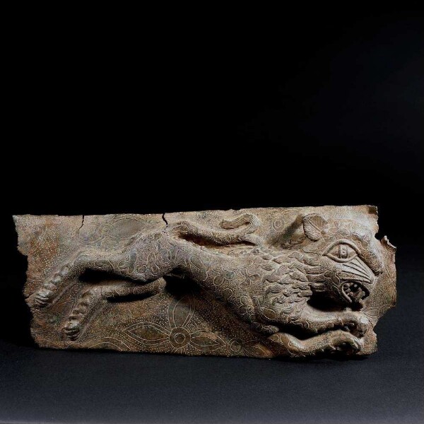 Relief plate with cat of prey