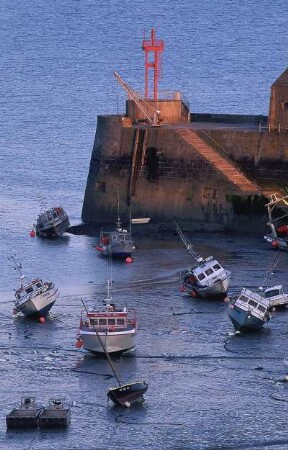 Frankreich. Basse Normandie. Manche. Granville. Hafen im Abendlicht