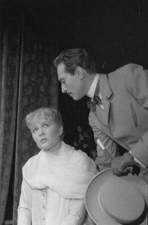 Szenenbilder aus "Um Lucretia" von J. Giraudoux. it K. Braun u. a. Schloßpark-Theater Berlin, Erstaufführung 21.04.1955