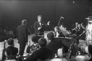 Gastspiel des Schlagerstars Peter Alexander in der Schwarzwaldhalle