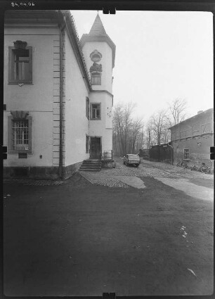 Dornreichenbach. Schloss (1665, Erweiterung 2. H. 19. Jh.). Westflügel mit Treppenturm