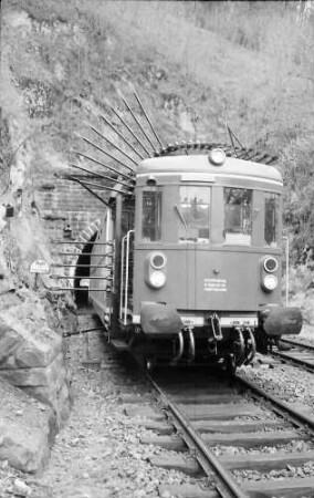 Triberg: Tunnelmesswagen vor dem Tunnel