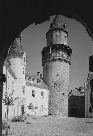 Wiesenburg/Mark. Schloss Wiesenburg, Innenhof mit Turm