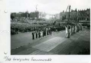 Auftritt eines georgischen Tanzensembles im Lustgarten