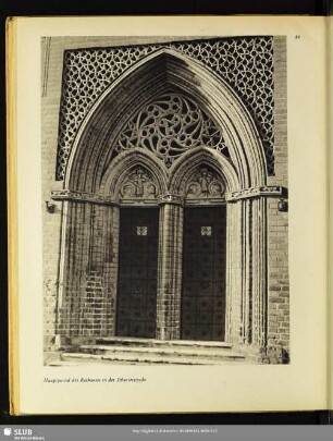 Hauptportal des Rathauses in der Schusterstraße