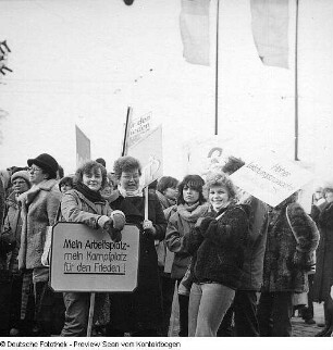 Kundgebung Georgi-Dimitroff-Platz (Schloßplatz) mit Modrow u.s.w.