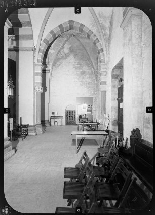Königslutter am Elm. Ehem. Benediktiner-Kloster St. Peter und Paul. Stiftskirche (Grundsteinlegung 1135). Nördliches Seitenschiff nach Westen