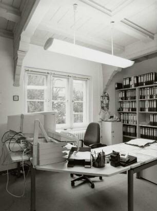 Sächsische Landesbibliothek - Staats- und Universitätsbibliothek Dresden. Abteilung Datenverarbeitung. Raum des Referatsleiters Infrastruktur (Netze) (1. OG) : Dresden-Räcknitz, Mommsenstraße 7. Sächsische Landesbibliothek - Staats- und Universitätsbibliothek Dresden. Abteilung Datenverarbeitung. Raum des Referatsleiters Infrastruktur (Netze) (1. OG)