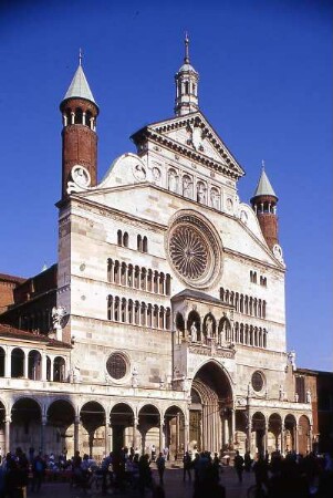Cremona - Domfassade : Die Fassade des Domes in Cremona, aufgenommen 2001