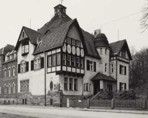 Mylau, Wohnhaus : Mylau. Wohnhaus (um 1910), Karl-Marx-Ring 18. Straßenansicht