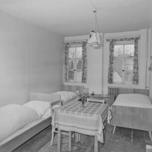 Pommritz, Lehrlingswohnheim : Pommritz. Lehrlingswohnheim (Rittergut Pommritz). Internatszimmer