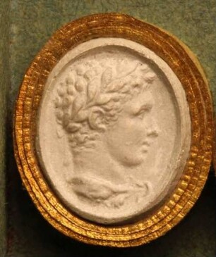 Profilkopf des jungen Herkules mit Olivenkranz und Löwenhaut (Daktyliothek, Erstes Mythologisches Tausend)